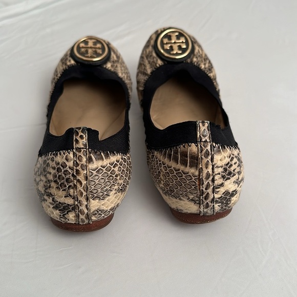 Tory Burch Caroline Roccia two tone cream and black snake flexible flats - Picture 3 of 10